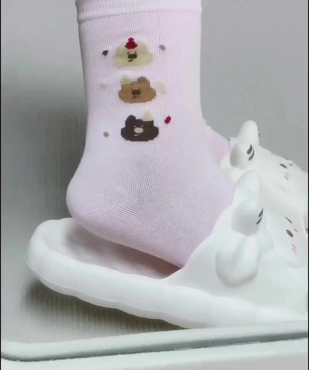 别眨眼!超百搭袜子今日穿搭指南