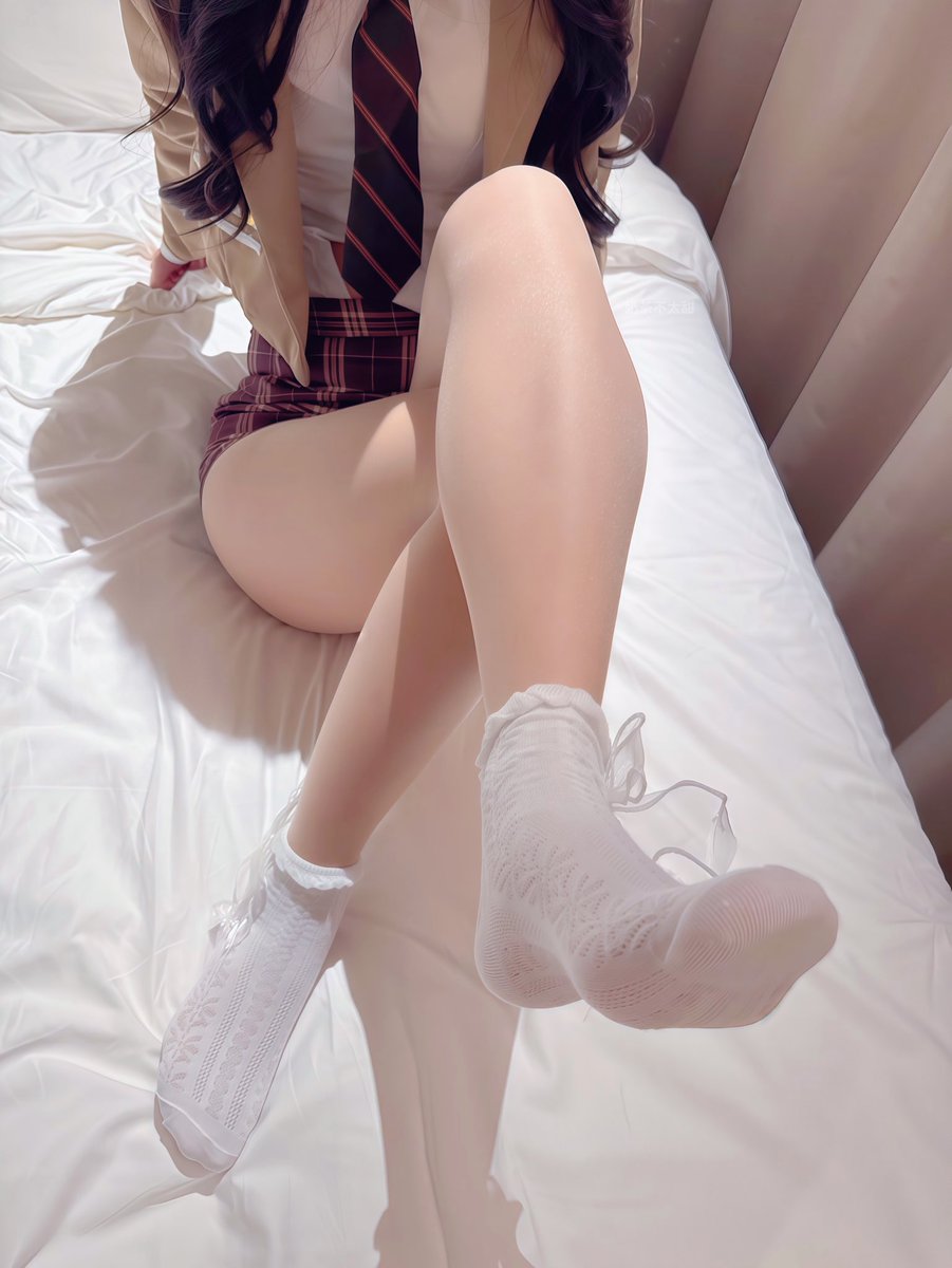 柔柔 - 白色蕾丝中筒袜